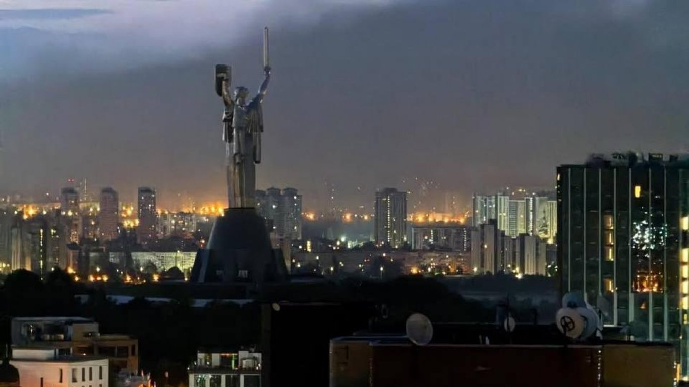 Руски удари по Киев предшестват среща на НАТО в Анкара