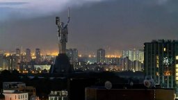 Каква е връзката между новите руски удари по Киев и предстоящата среща на НАТО