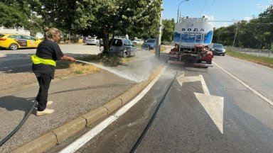 Мият извънредно улици в "Люлин" като мярка за подобряване на въздуха след големия пожар
