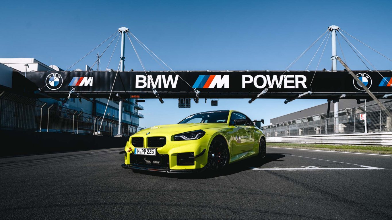 Спортното купе BMW M2 оборудвано с M Performance Track Kit