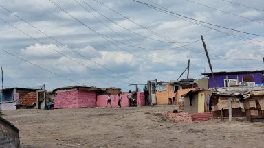 Събарят незаконен квартал, построен в коритото на р. Тунджа в Ямбол