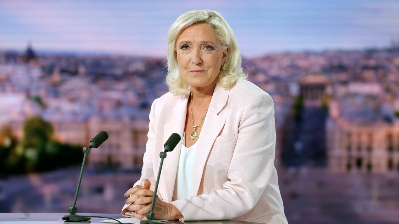 На 7 юли 2026 г Марин льо Пен лидер на