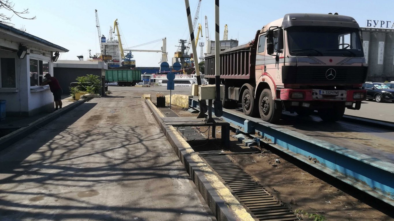 Пристанище Бургас ЕАД едно от ключовите пристанищни съоръжения в България