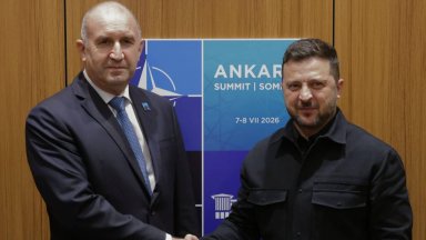 "Румен, благодаря": Зеленски обсъди енергетика и ВПК с Радев, покани го в Киев