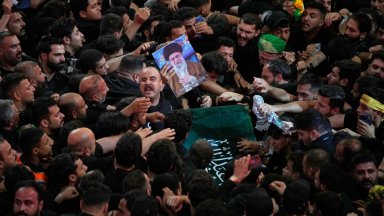 Погребват Али Хаменей в светилището Имам Реза в Машхад