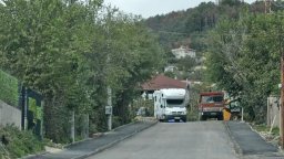 Затварят разклона за "Траката" в петък заради асфалтиране