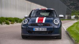 MINI Cooper отдава почит към родината на марката с Oxford Edition