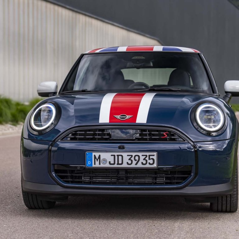 MINI Cooper отдава почит към родината на марката с Oxford Edition