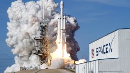 SpaceX счупи два рекорда с един полет: Falcon 9 полетя за 36-и път, а Starlink расте с невиждан темп