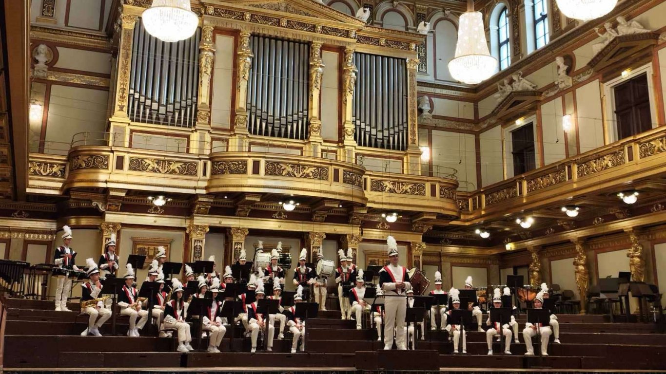 Българският музикален проект Marching Stars представи страната с изпълнение в