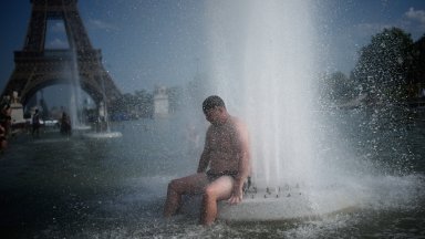 Горещата вълна затваря по-рано Айфеловата кула и Лувъра