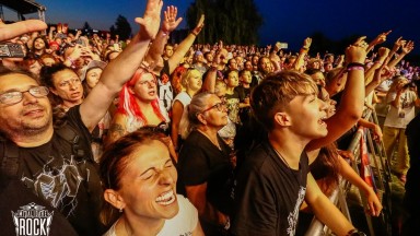 Воини от огън превзеха Midalidre Rock във втория му ден