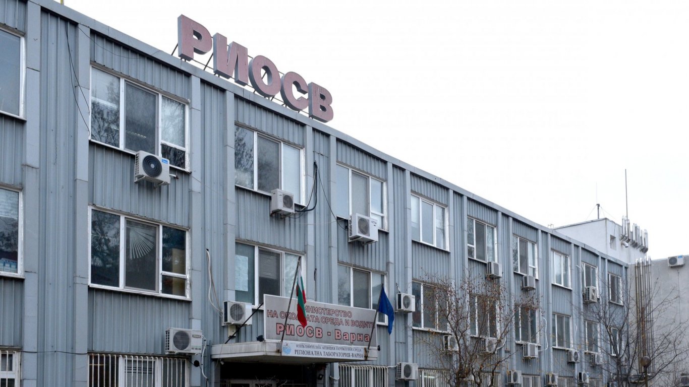 Замърсяване на Централния плаж във Варна след проливни дъждове