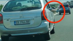 Шофьор вози дете с крака извън прозореца по АМ "Тракия" със 130 км/ч (снимки)