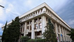 Прокуратурата иска постоянен арест за данъчните инспектори, взели 300 евро подкуп