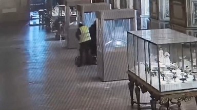 Заподозрените за обира в Лувъра проговориха: Нае ни загадъчен поръчител