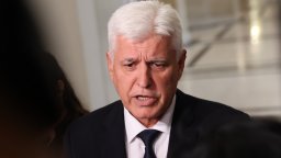Стоянов: За участие в "коалиция на желаещите" може да се говори след постигане на траен мир 