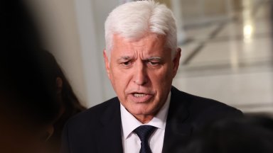 Стоянов: За участие в "коалиция на желаещите" може да се говори след постигане на траен мир 