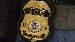 САЩ спират имигрантските проверки на пътя, след като агенти на ICE застреляха двама
