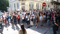 "Паркът е на хората, не го давайте на мафията": Протест в защита на Борисовата градина (снимки)