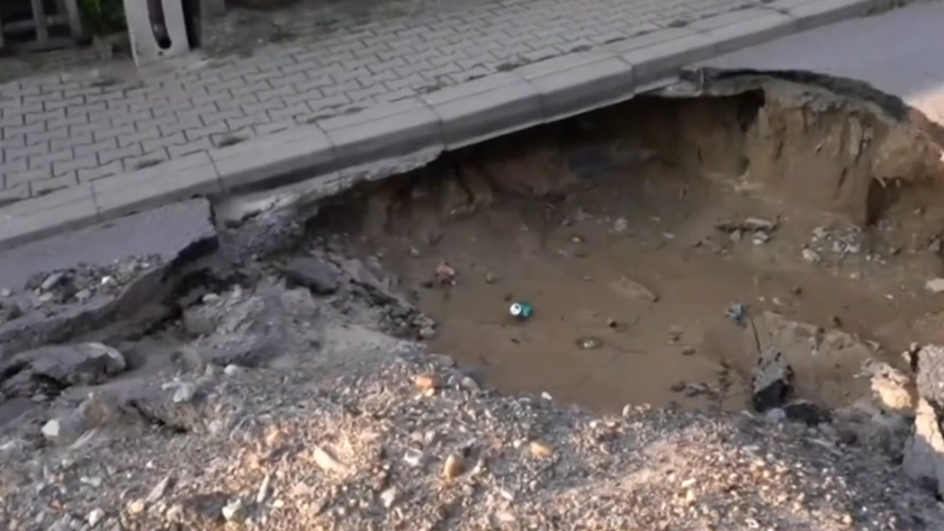 Пропадане на земна маса в центъра на Лом предизвика опасения за имоти