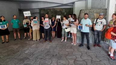 Протестираха пред общината в Пловдив за по-качествен градски транспорт