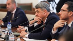 Няма да режат заплати при напускане на МВР, нито ще съкращават работещи пенсионери