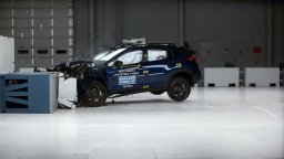 Хибридният Subaru Crosstrek се оказа по-безопасен от бензиновата версия