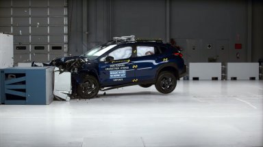Хибридният Subaru Crosstrek се оказа по-безопасен от бензиновата версия