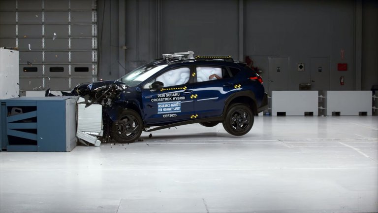 Хибридният Subaru Crosstrek се оказа по-безопасен от бензиновата версия