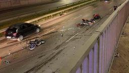 Трима мотористи са тежко ранени след сблъсък помежду им на варненски булевард (видео)