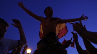 13-годишно момче загина в Испания по време на честванията на Световното първенство (видео)