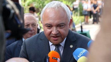 Демерджиев дава старт на "брутална борба с изродите, които превръщат децата ни в оръжия"