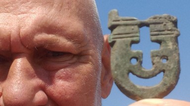 Бронзова тока от колан на византийски аристократ е сред находките от новия археологически сезон на Перперикон