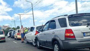 Жена е тежко ранена при верижна катастрофа с 4 коли в надлез в Бургас
