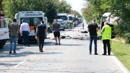 Най-малко трима украинци загинаха при катастрофа с тир на пътя Русе - Бяла (снимки)