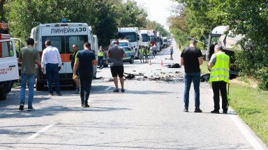 Украинци загинаха при катастрофа със софийски тир на пътя Русе - Бяла (снимки)
