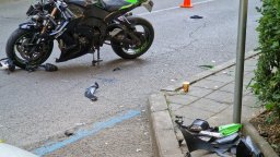 Жена пострада при сблъсък с мотоциклетист в центъра на Бургас