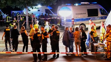 Разглеждат атаката в Берлин като ислямистки терористичен акт, издирваният нападал с мачете
