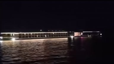 Круизен кораб с близо 240 души на борда заседна в Дунав напът за Видин (видео)