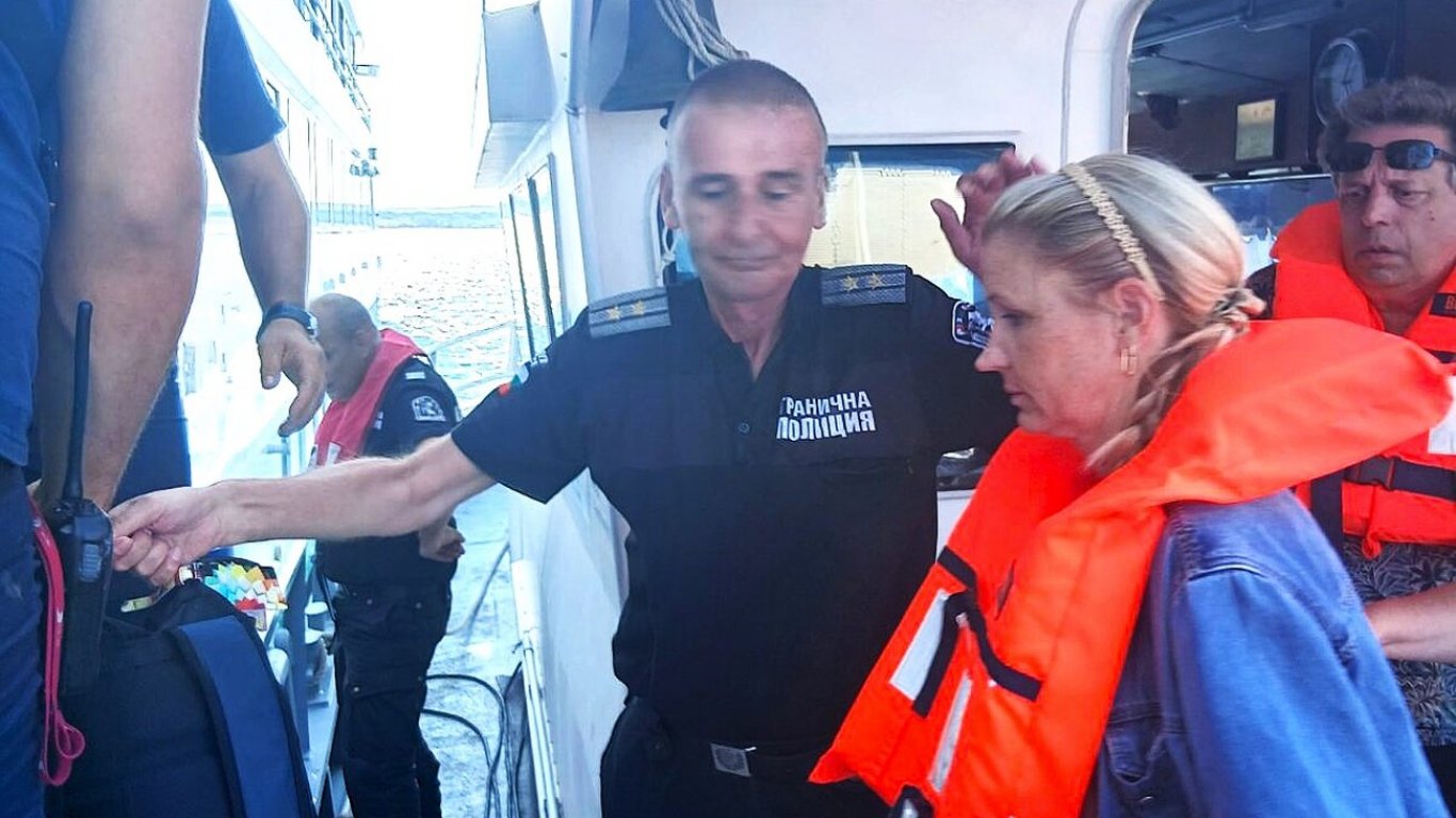 Екипи на Гранична полиция съвместно с други спасителни служби извършиха
