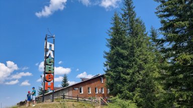Условията за туризъм са добри, в планините е ясно и слънчево
