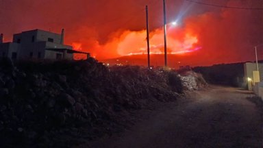Огромен пожар пламна на гръцкия остров Парос, започна евакуация (снимки)