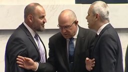 Разправия между Петър Стойчев и Костадин Костадинов прекъсна заседанието на парламента