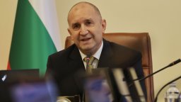"Алфа Рисърч": Без промяна при нови избори за НС, Радев компенсира критиките към кабинета