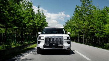 Китайският Zeekr 9X атакува германските SUV флагмани с 1381 к.с.