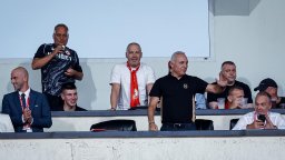 Стоичков изгледа ЦСКА на живо и похвали отбора, не подмина войната между ФИФА и УЕФА