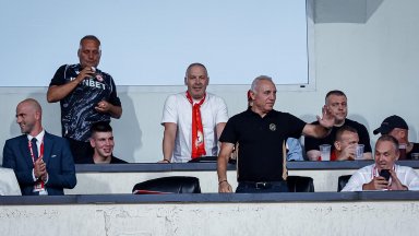 Стоичков изгледа ЦСКА на живо и похвали отбора, не подмина войната между ФИФА и УЕФА