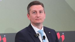 250 политици са свързани с фирми, получили обществени поръчки