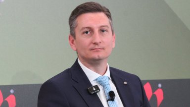 250 политици са свързани с фирми, получили обществени поръчки